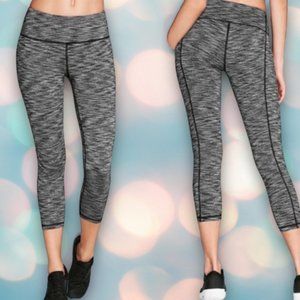 Victoria’s Secret Sport Women’s Gray Knockout Athletic Workout Capri Leggings M
